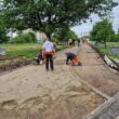 Rozpoczęto roboty budowlane obejmujące budowę drogi pieszo-rowerowej na ul. A. Fredry w Kołobrzegu. Prace realizowane są przez firmę Strabag Sp. z o.o. Grupa Koszalin