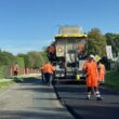 Trwają prace przy układaniu nowej nawierzchni na odcinku Korzystno – Kołobrzeg